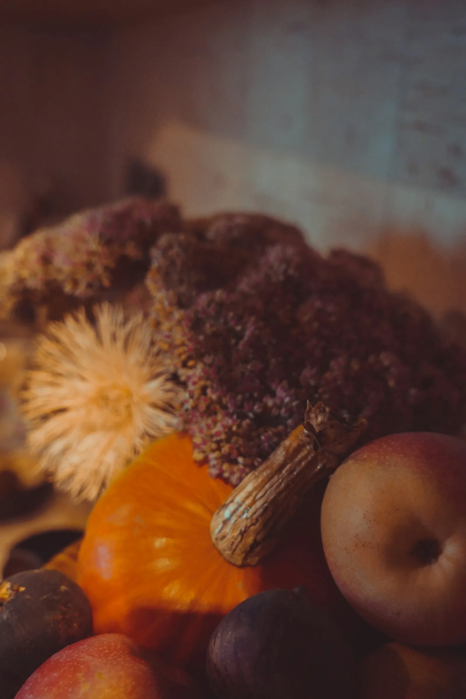 A pile of fresh autumn harvest fruit